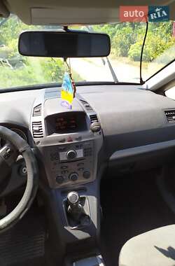 Минивэн Opel Zafira 2006 в Светловодске