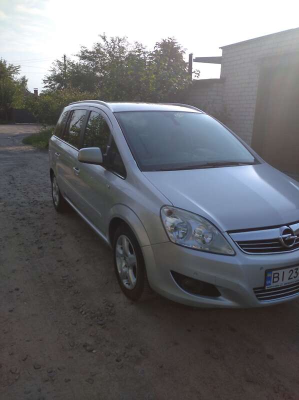 Мінівен Opel Zafira 2010 в Кременчуці