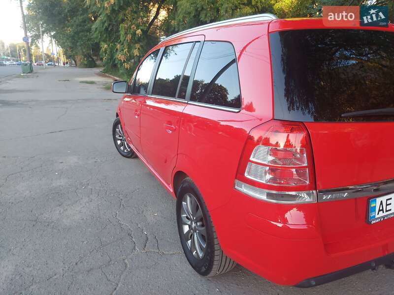 Мінівен Opel Zafira 2010 в Дніпрі