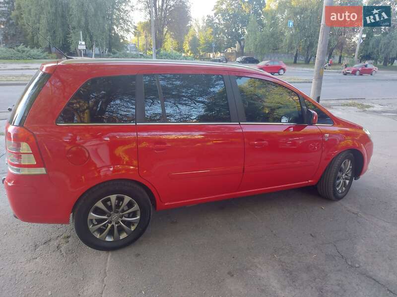 Мінівен Opel Zafira 2010 в Дніпрі