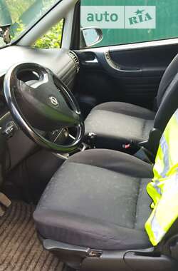 Минивэн Opel Zafira 2002 в 