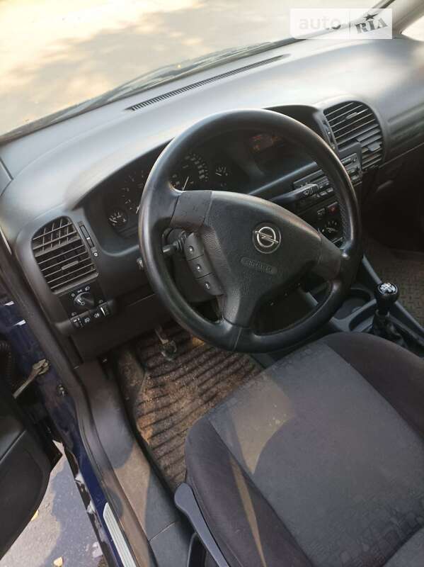 Минивэн Opel Zafira 2002 в Харькове