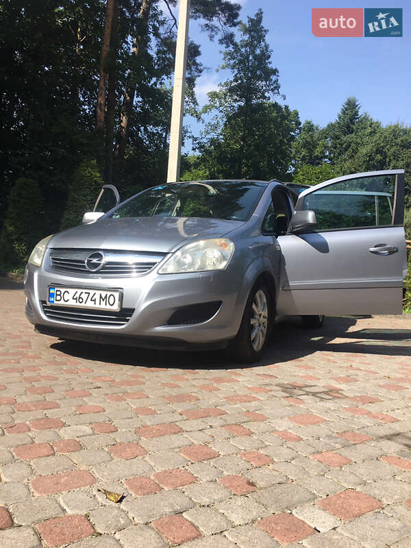 Мінівен Opel Zafira 2010 в Дрогобичі