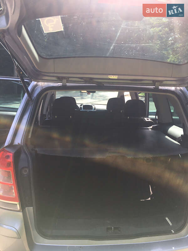 Мінівен Opel Zafira 2010 в Дрогобичі