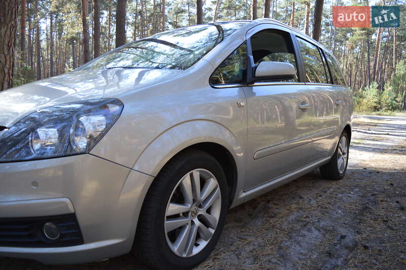 Минивэн Opel Zafira 2007 в Сновске