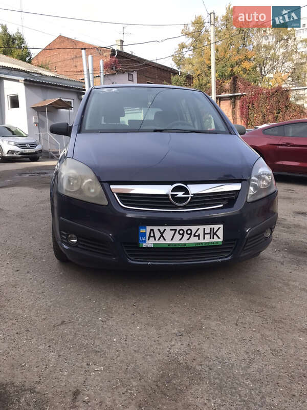 Минивэн Opel Zafira 2007 в Киеве