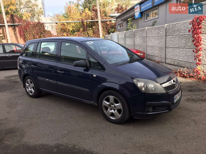 Минивэн Opel Zafira 2007 в Киеве