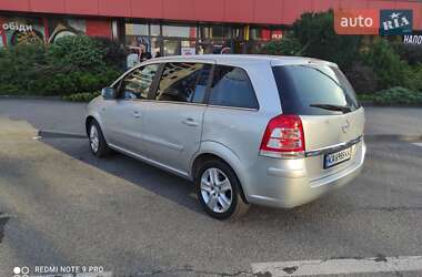 Минивэн Opel Zafira 2010 в Киеве