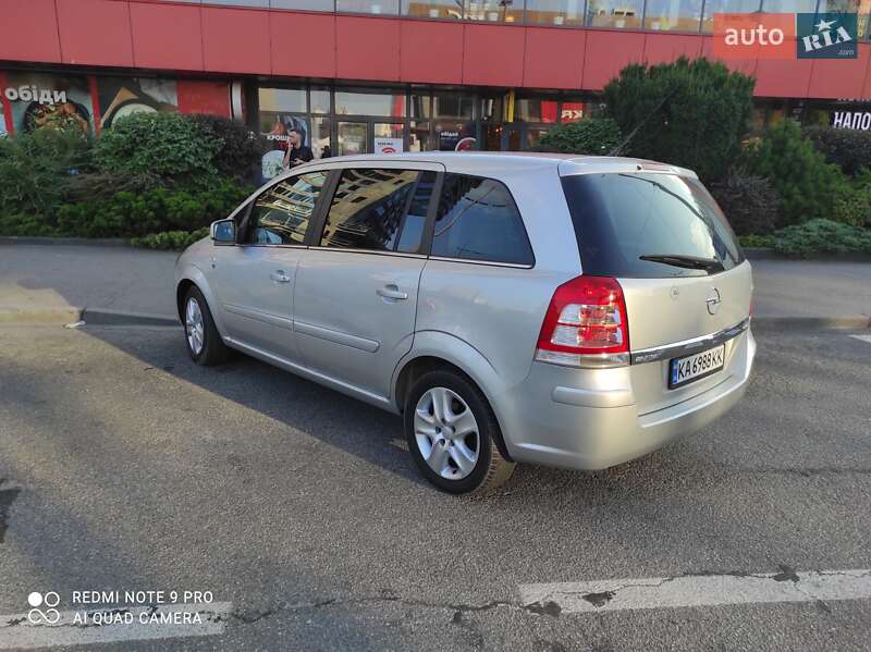 Мінівен Opel Zafira 2010 в Києві
