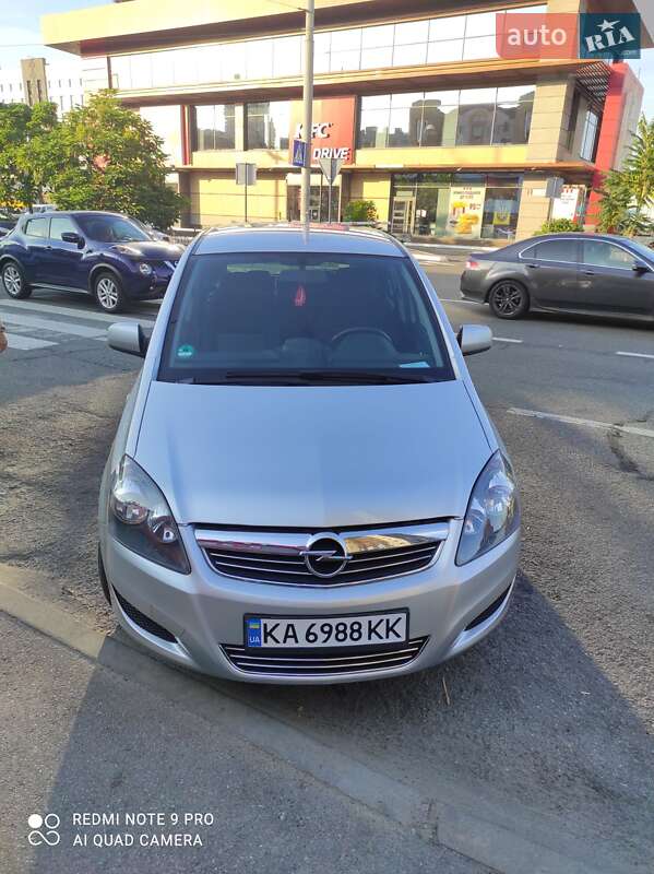 Мінівен Opel Zafira 2010 в Києві