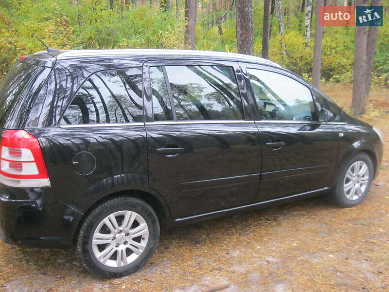 Минивэн Opel Zafira 2008 в Бородянке