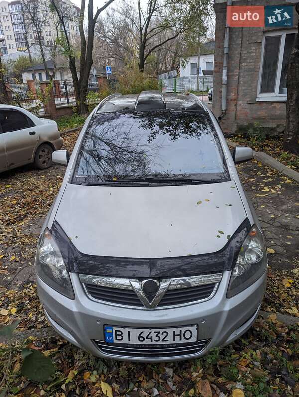 Минивэн Opel Zafira 2010 в Полтаве
