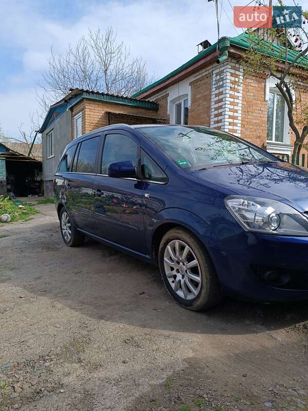 Минивэн Opel Zafira 2009 в Виннице