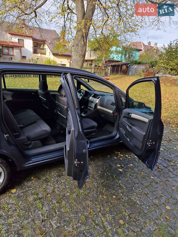 Минивэн Opel Zafira 2008 в Луцке