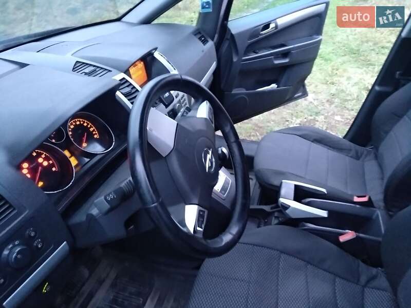 Мінівен Opel Zafira 2010 в Полтаві