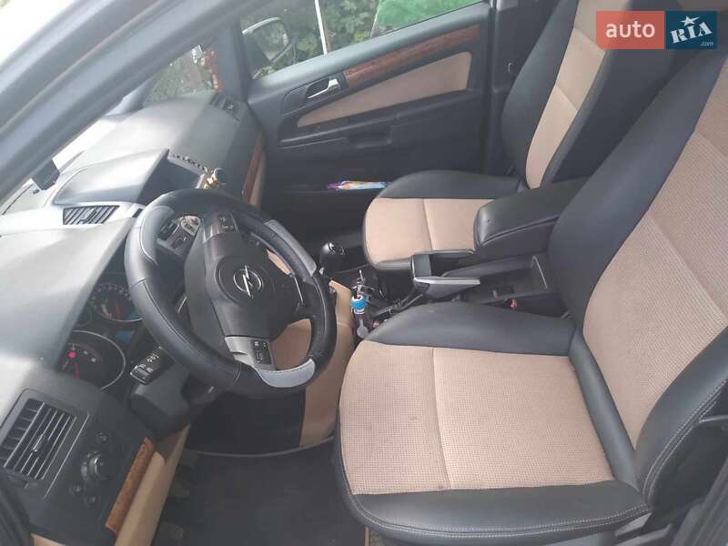 Минивэн Opel Zafira 2006 в Сокале