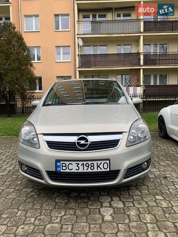 Минивэн Opel Zafira 2005 в Дрогобыче