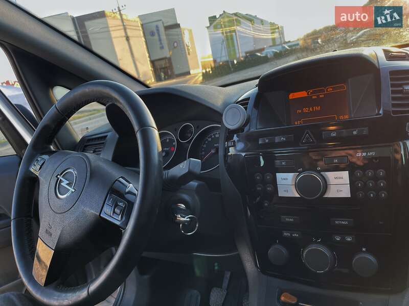 Мінівен Opel Zafira 2013 в Львові