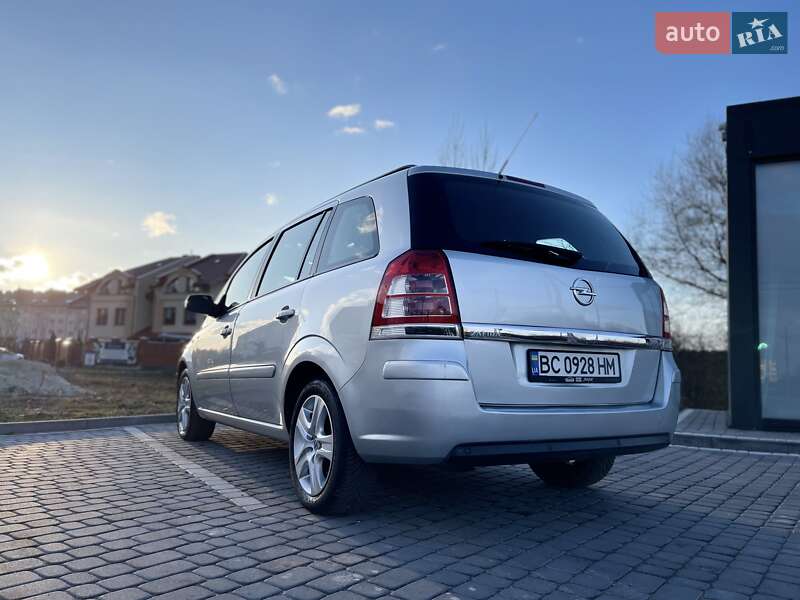 Мінівен Opel Zafira 2013 в Львові