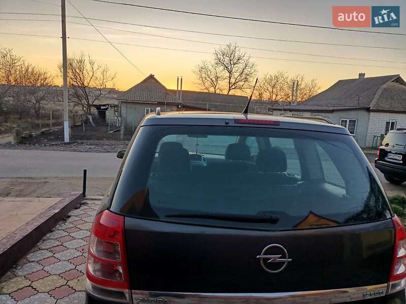 Минивэн Opel Zafira 2009 в Южном