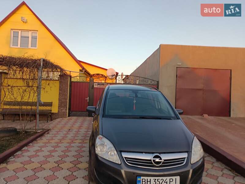Минивэн Opel Zafira 2009 в Южном