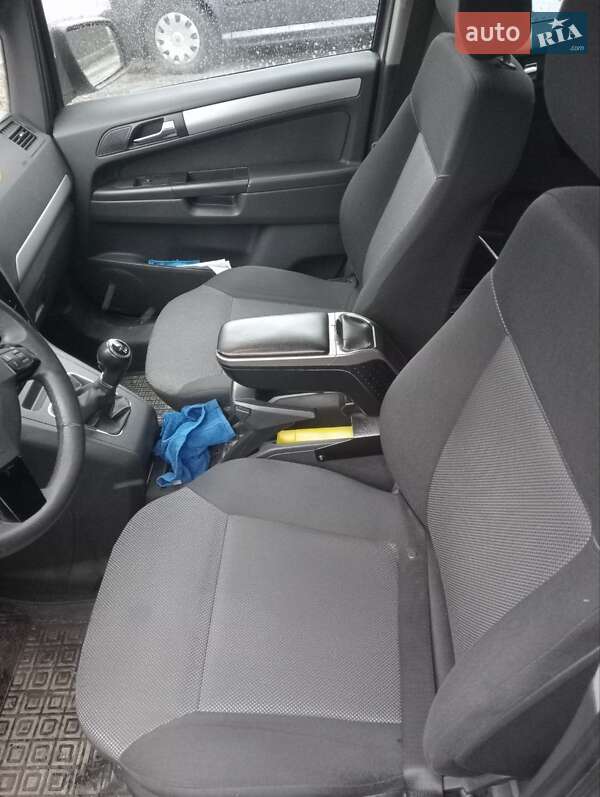 Мінівен Opel Zafira 2011 в Ірпені