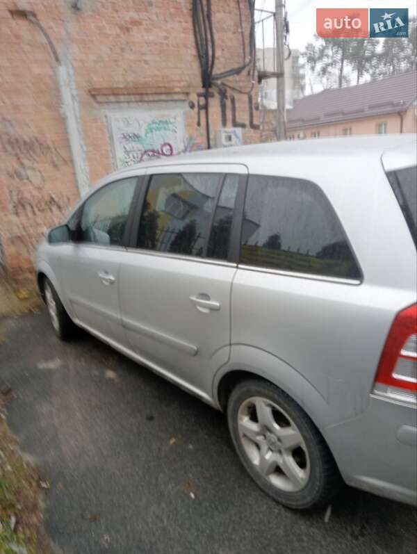 Мінівен Opel Zafira 2011 в Ірпені