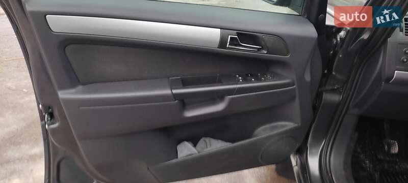 Минивэн Opel Zafira 2012 в Барышевке