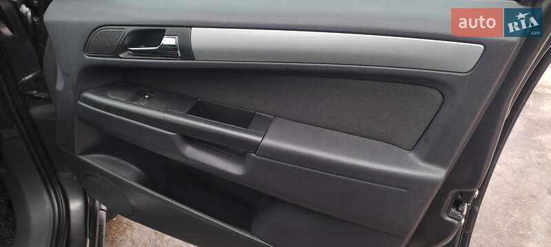 Минивэн Opel Zafira 2012 в Барышевке