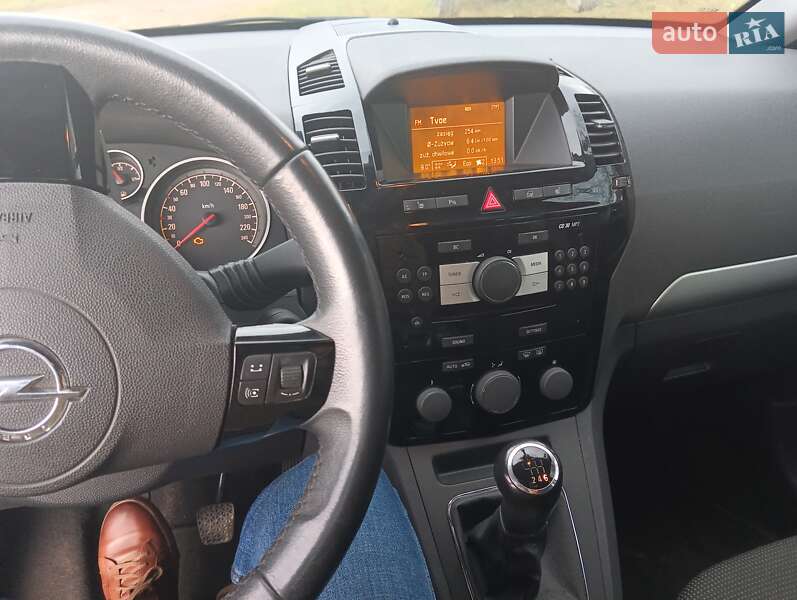 Мінівен Opel Zafira 2013 в Дрогобичі