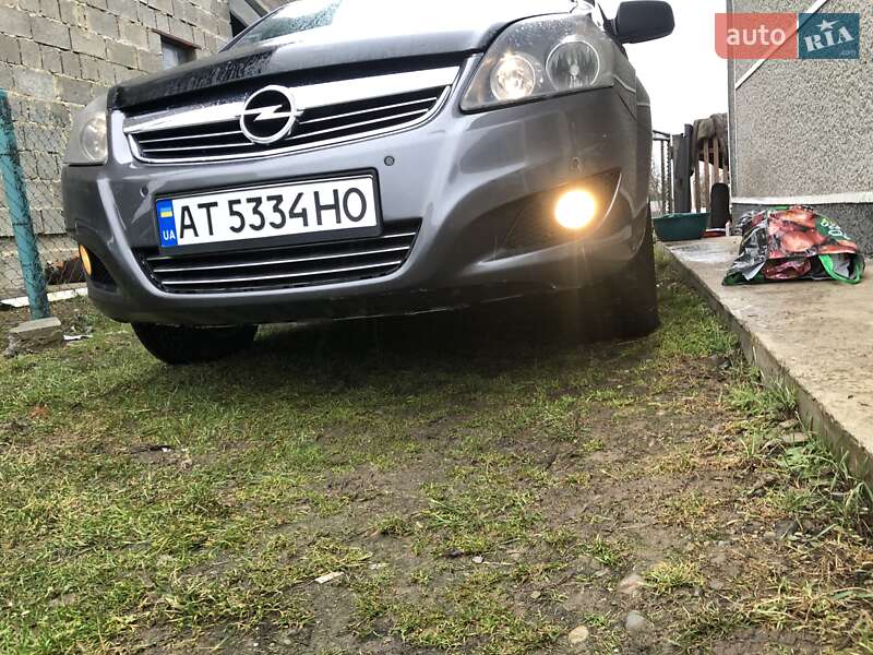 Мінівен Opel Zafira 2010 в Надвірній