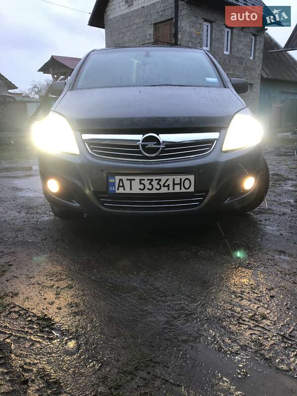 Мінівен Opel Zafira 2010 в Надвірній