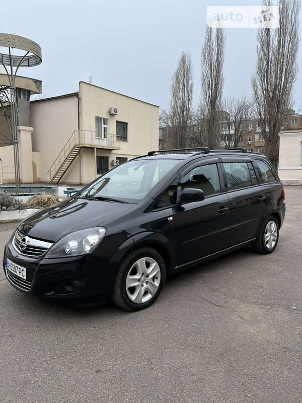 Минивэн Opel Zafira 2014 в Черноморске