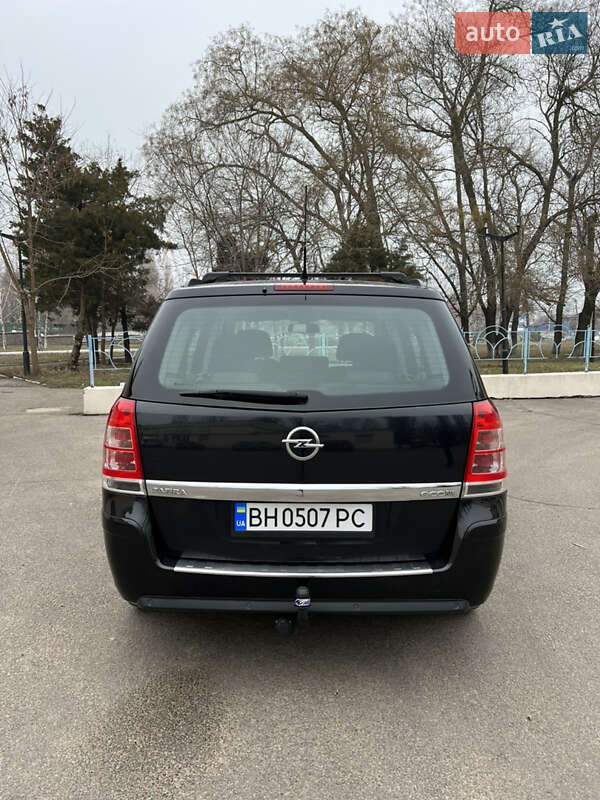 Минивэн Opel Zafira 2014 в Черноморске