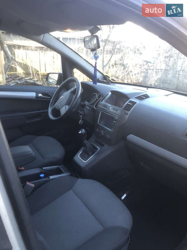 Минивэн Opel Zafira 2007 в Черновцах