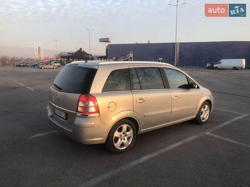 Минивэн Opel Zafira 2007 в Черновцах