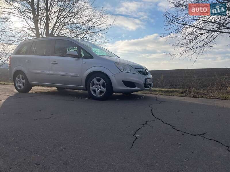 Минивэн Opel Zafira 2008 в Ровно