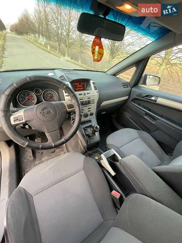 Минивэн Opel Zafira 2008 в Ровно