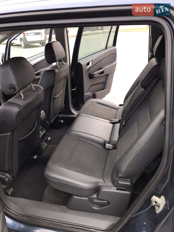 Минивэн Opel Zafira 2011 в Ровно