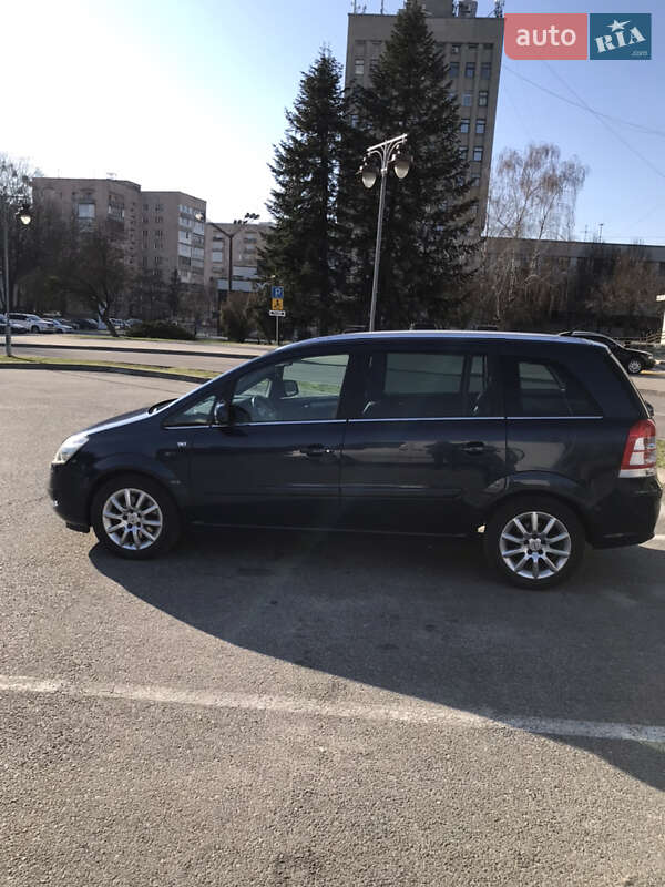 Минивэн Opel Zafira 2011 в Ровно