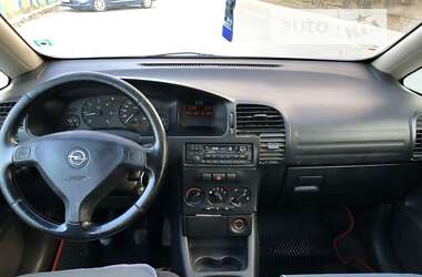 Минивэн Opel Zafira 2002 в Ладыжине