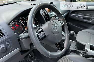 Минивэн Opel Zafira 2010 в Изюме