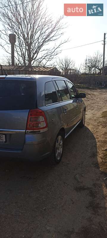 Мінівен Opel Zafira 2010 в Татарбунарах