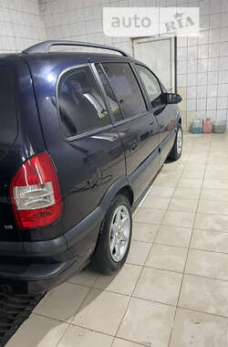 Минивэн Opel Zafira 2003 в Самборе