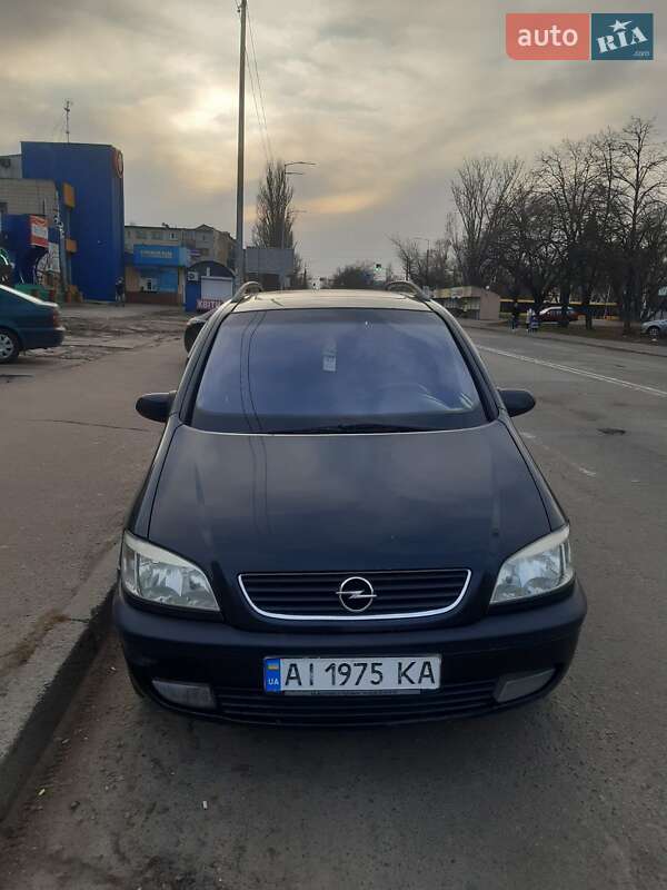 Минивэн Opel Zafira 2002 в Киеве