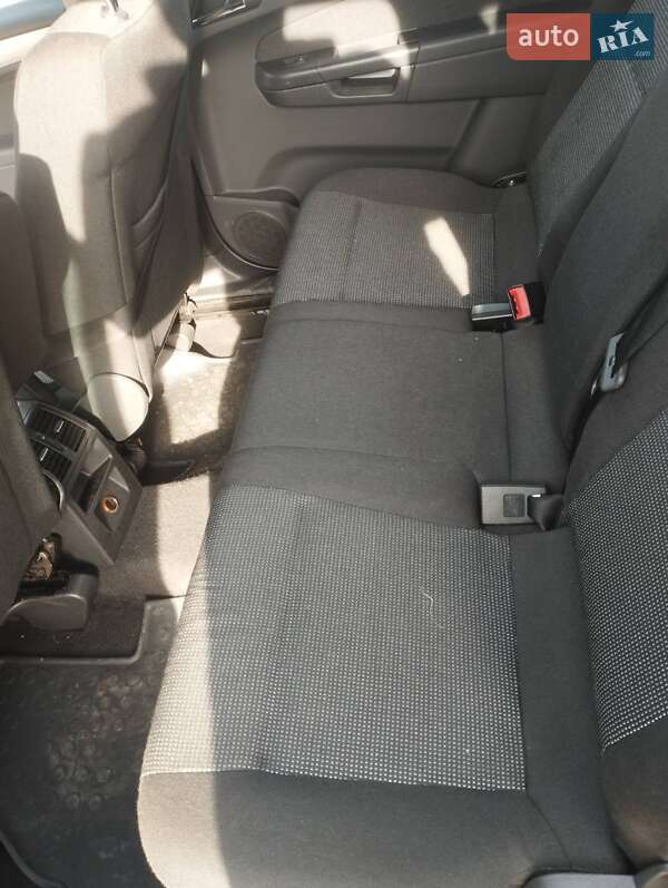 Минивэн Opel Zafira 2005 в Ровно
