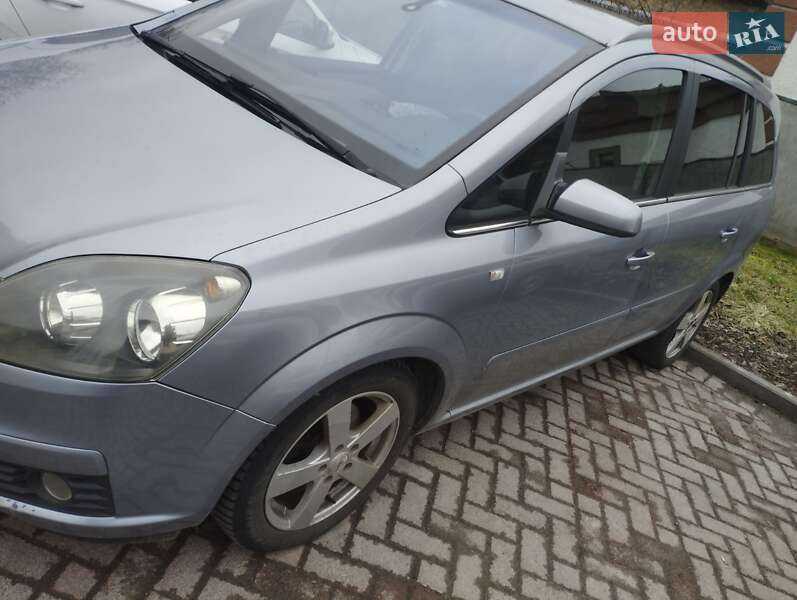 Минивэн Opel Zafira 2005 в Ровно