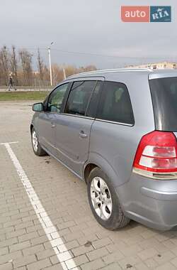 Минивэн Opel Zafira 2011 в 