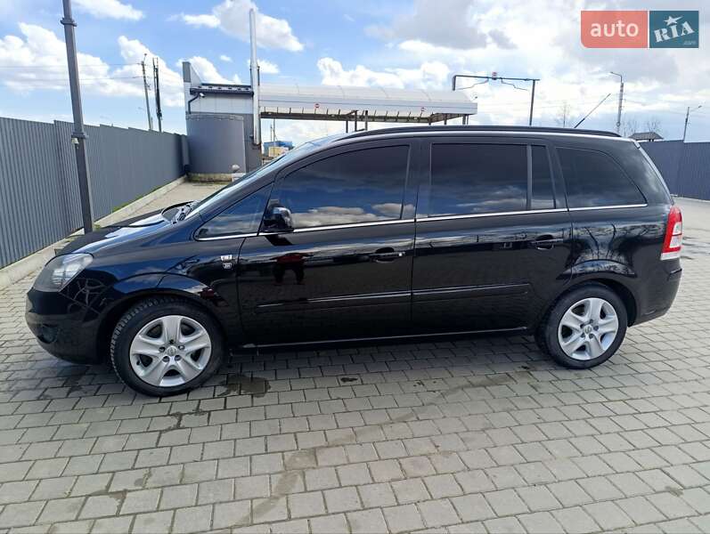 Мінівен Opel Zafira 2010 в Івано-Франківську