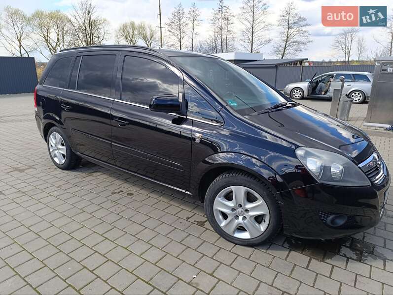 Мінівен Opel Zafira 2010 в Івано-Франківську